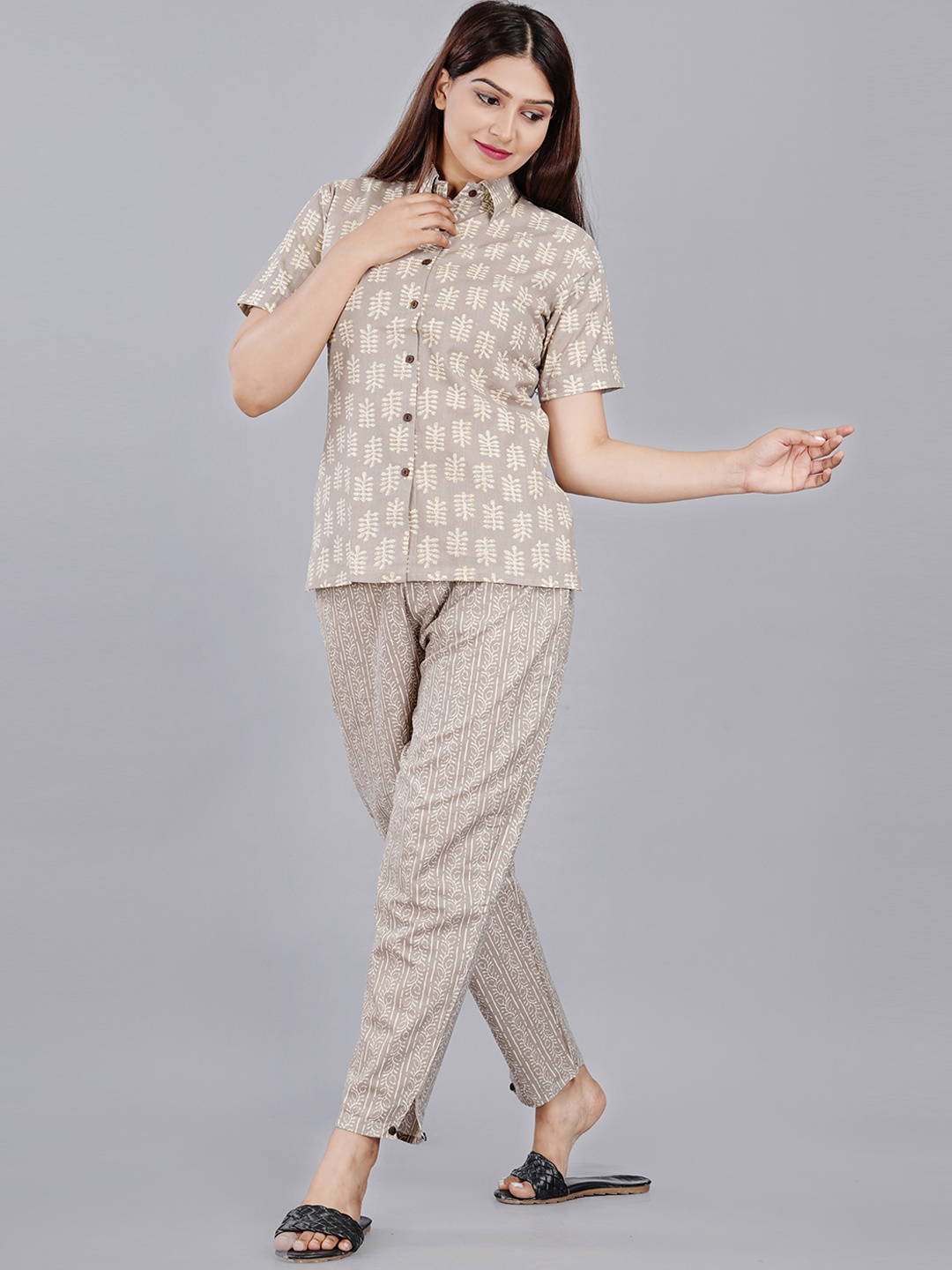 

KALINI Women Brown & White Printed Pure Cotton Night suit