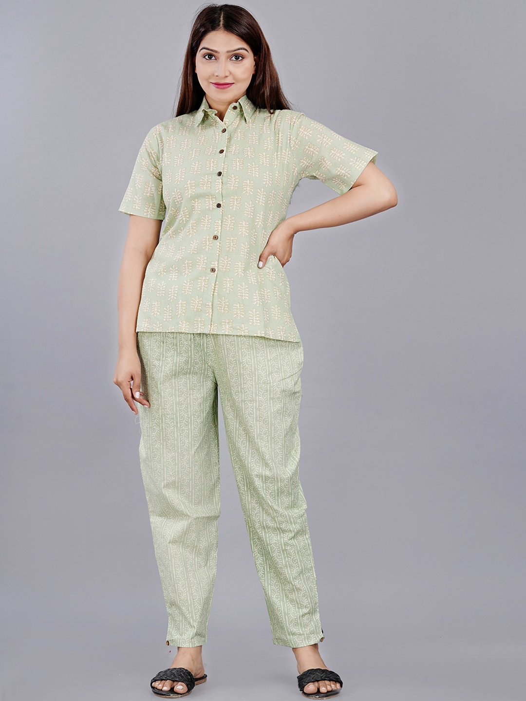 

KALINI Women Green & Beige Printed Cotton Night suit