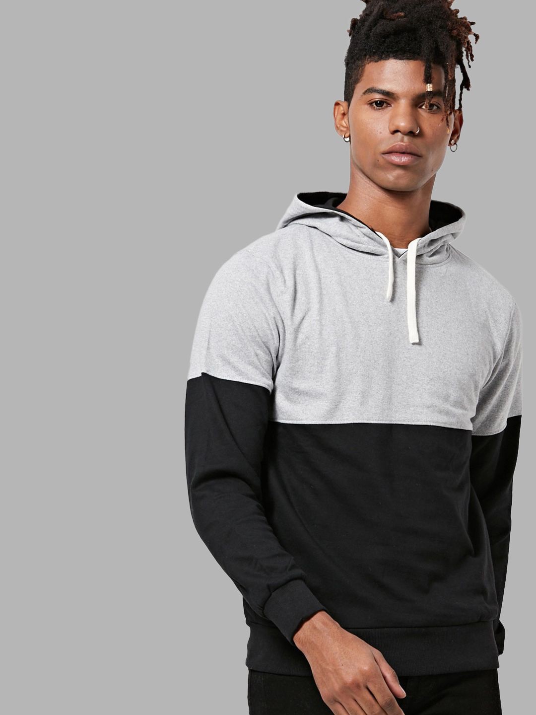 

Campus Sutra Men Black Colourblocked Hooded Cotton Sweatshirt
