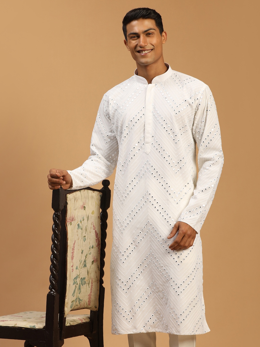 

VASTRAMAY Men Embroidered Mirror Work Georgette Straight Kurta, White