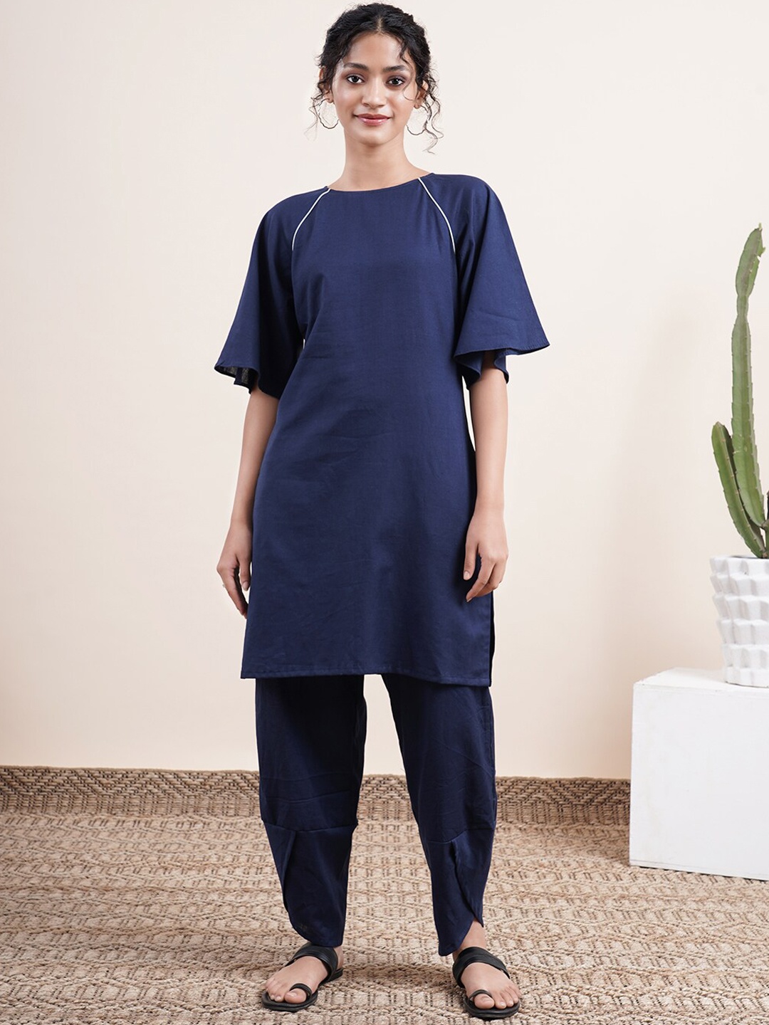 

Abhishti Raglan Sleeves Kurta, Blue