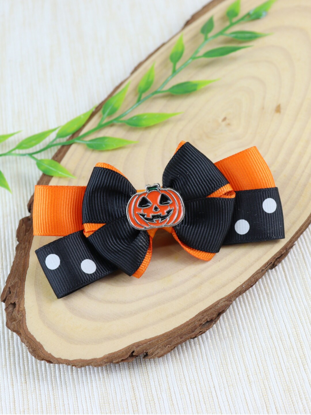 

Asthetika Kids Girls Orange & Black Lace Alligator Hair Clip