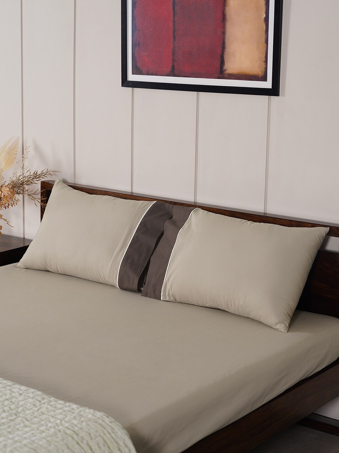 

Pure Home and Living Beige & Brown King Bedsheet with 2 Pillow Covers