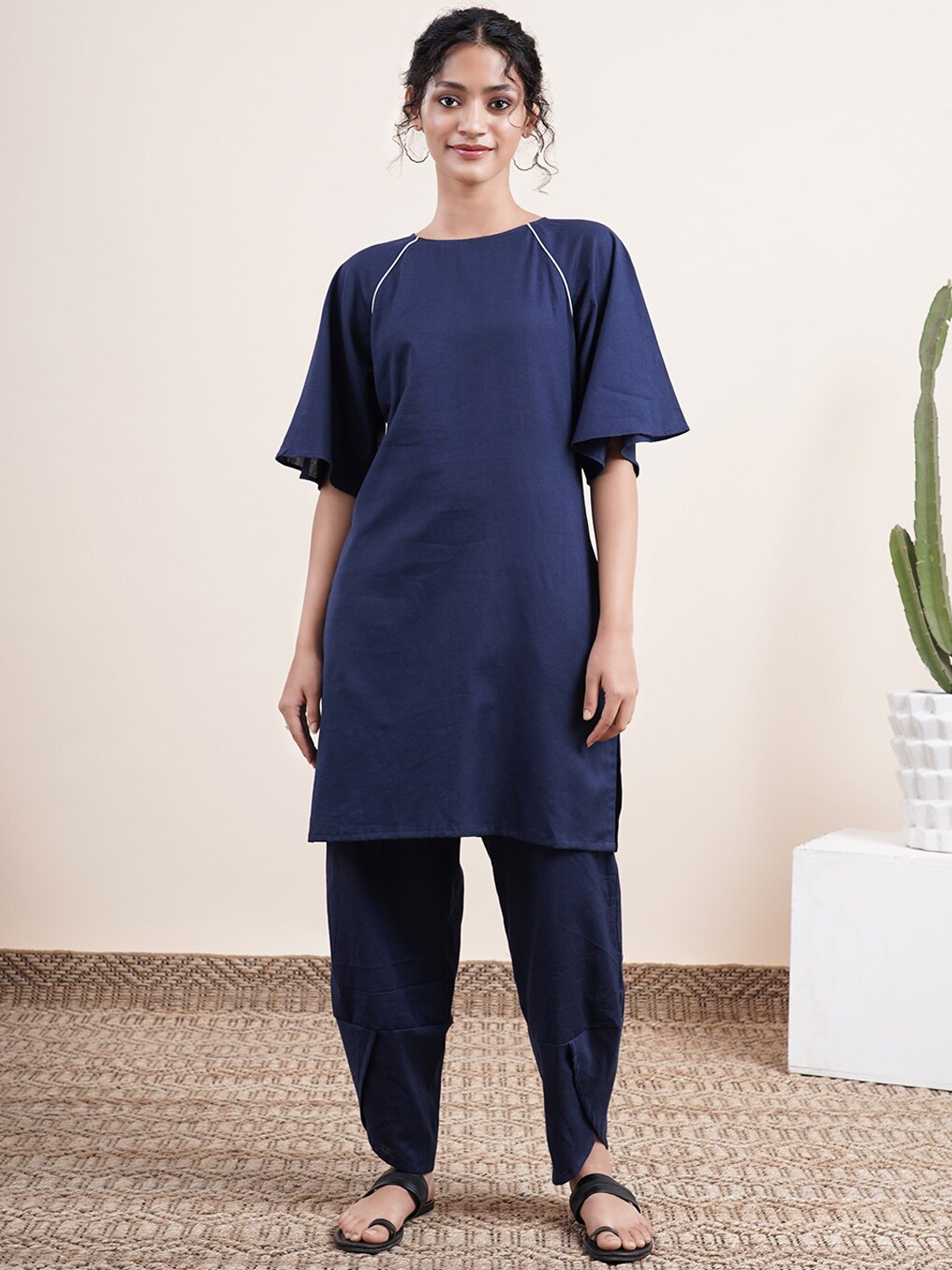 

Abhishti Women Blue Kurta with Harem Pants