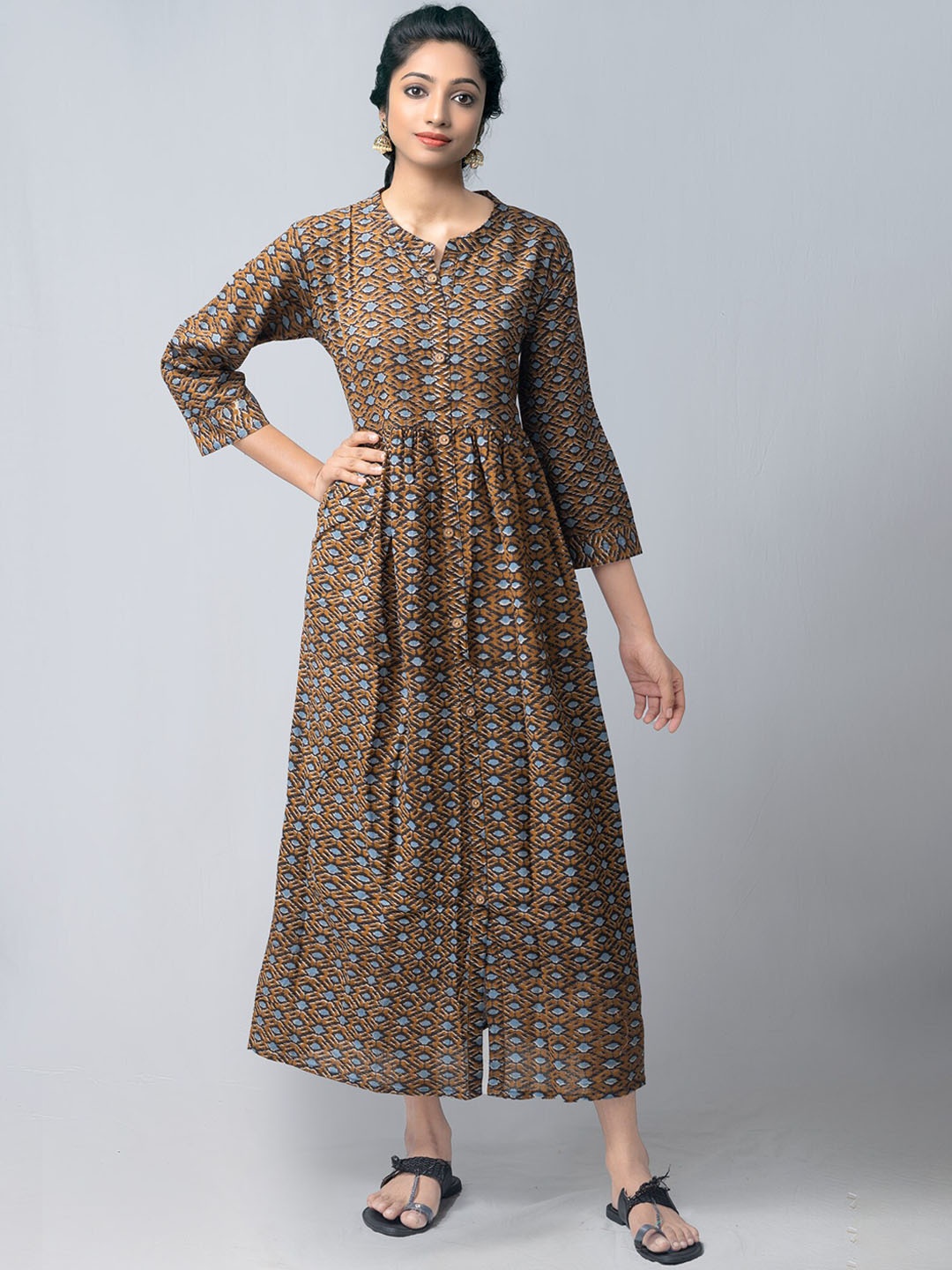 

Unnati Silks Women Brown & Blue Ethnic Motifs Printed Handloom Anarkali Kurta