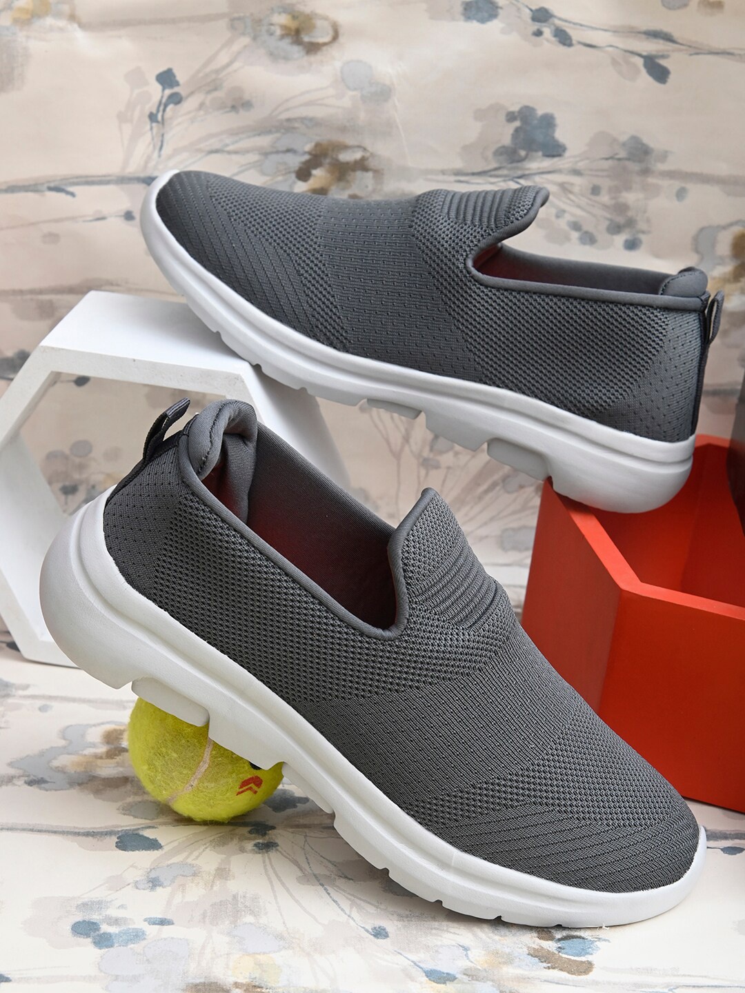 

Roadster Men Grey Mesh Training or Gym Non-Marking Shoes