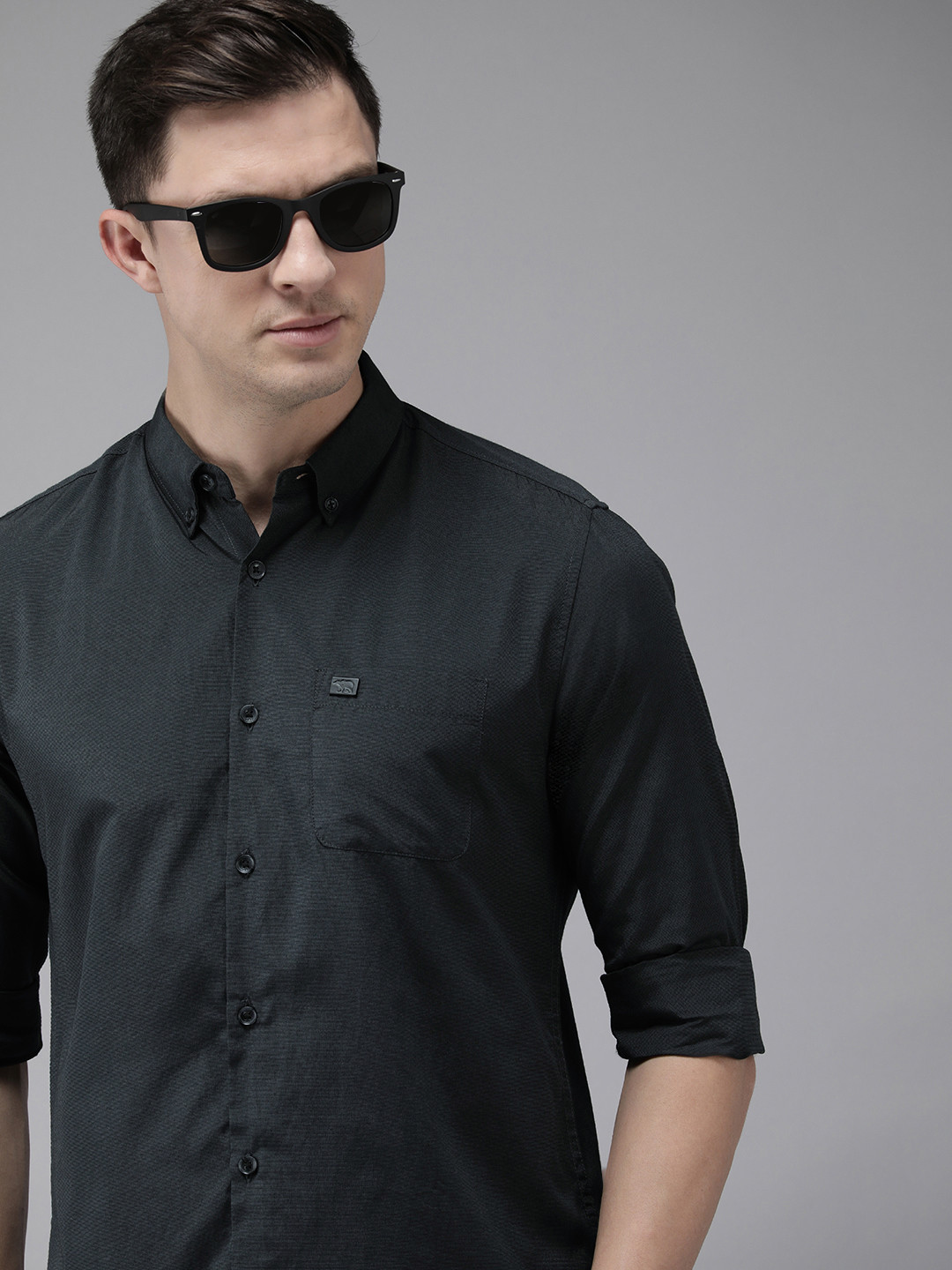 

THE BEAR HOUSE Men Black Pure Cotton Solid Slim Fit Casual Shirt