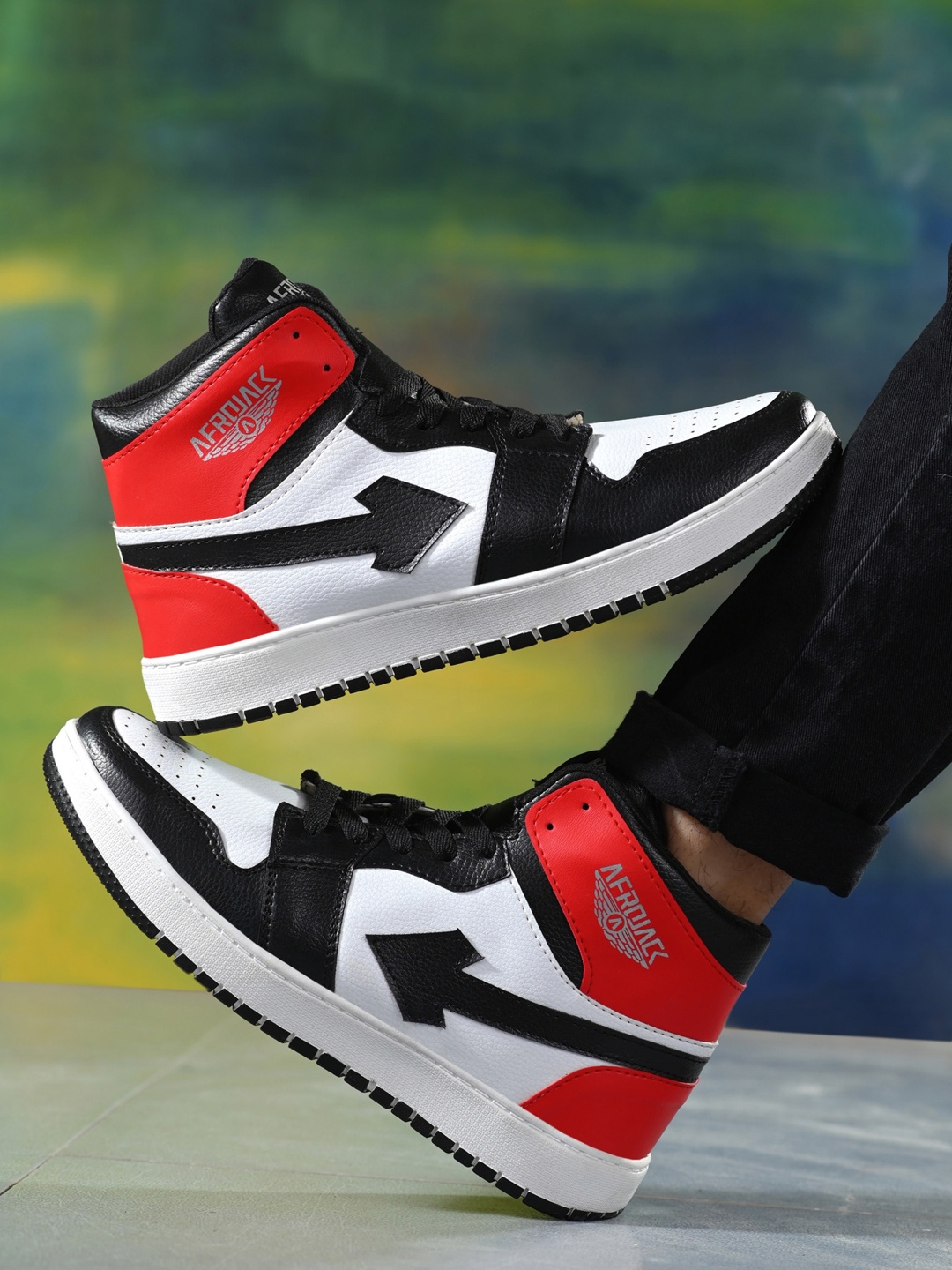 

AfroJack Men Black & White Colourblocked Sneakers