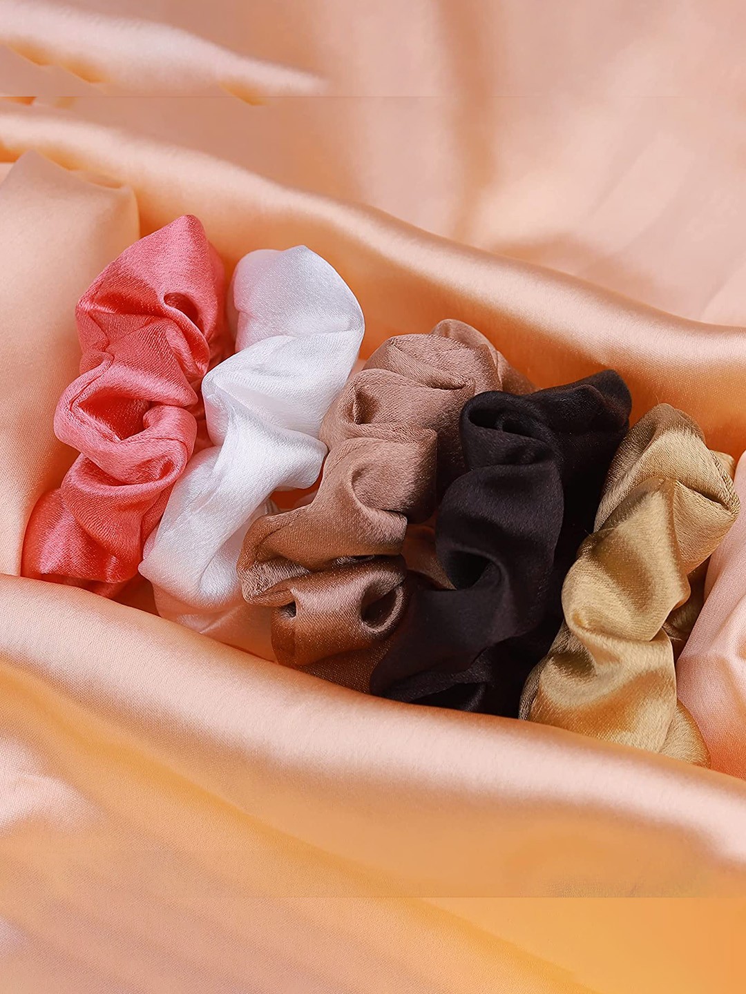 

CHANDERKASH Set Of 5 Scrunchie, White