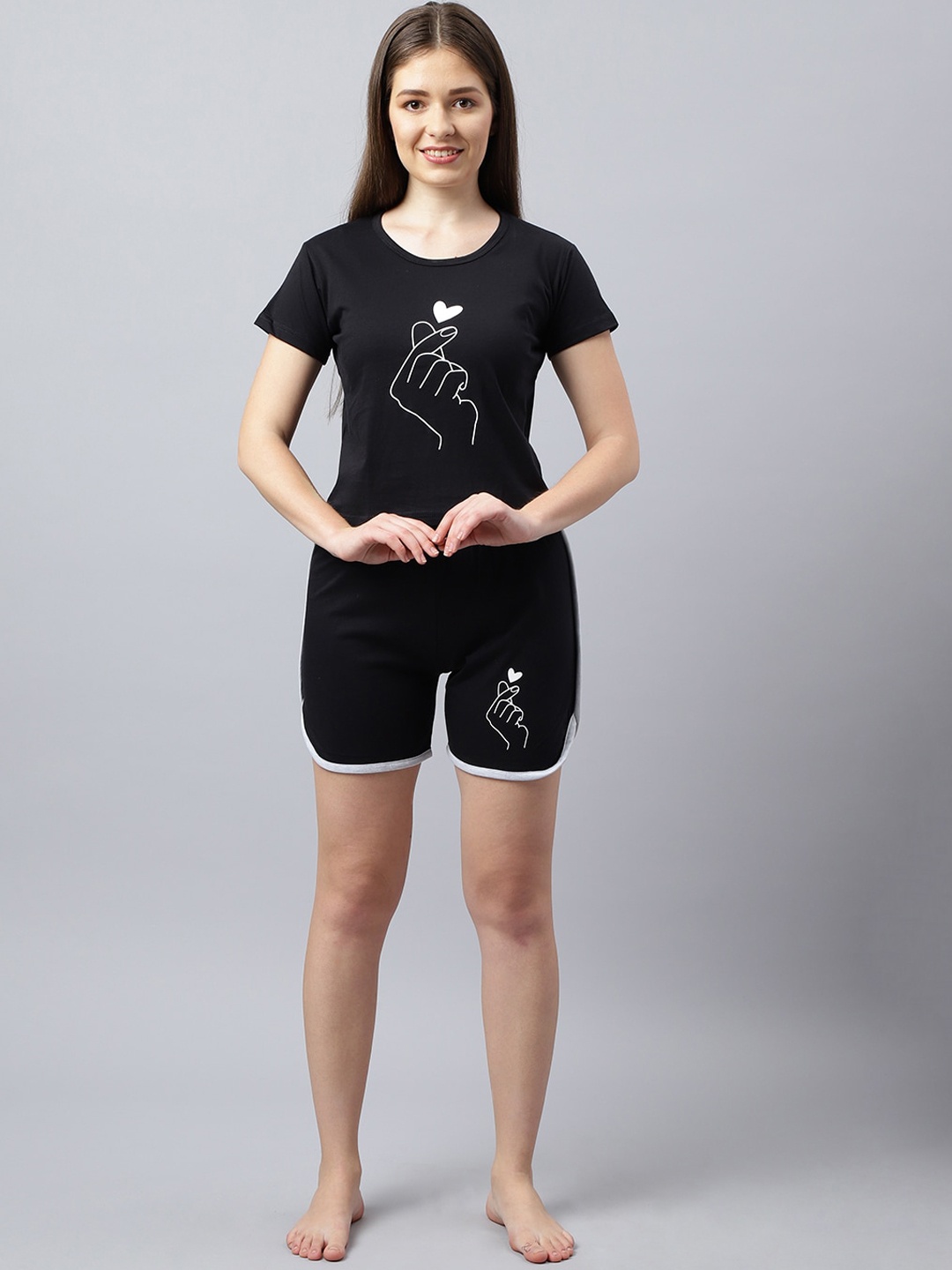 

Bailey sells Women Black & White Printed Pure Cotton Night suit