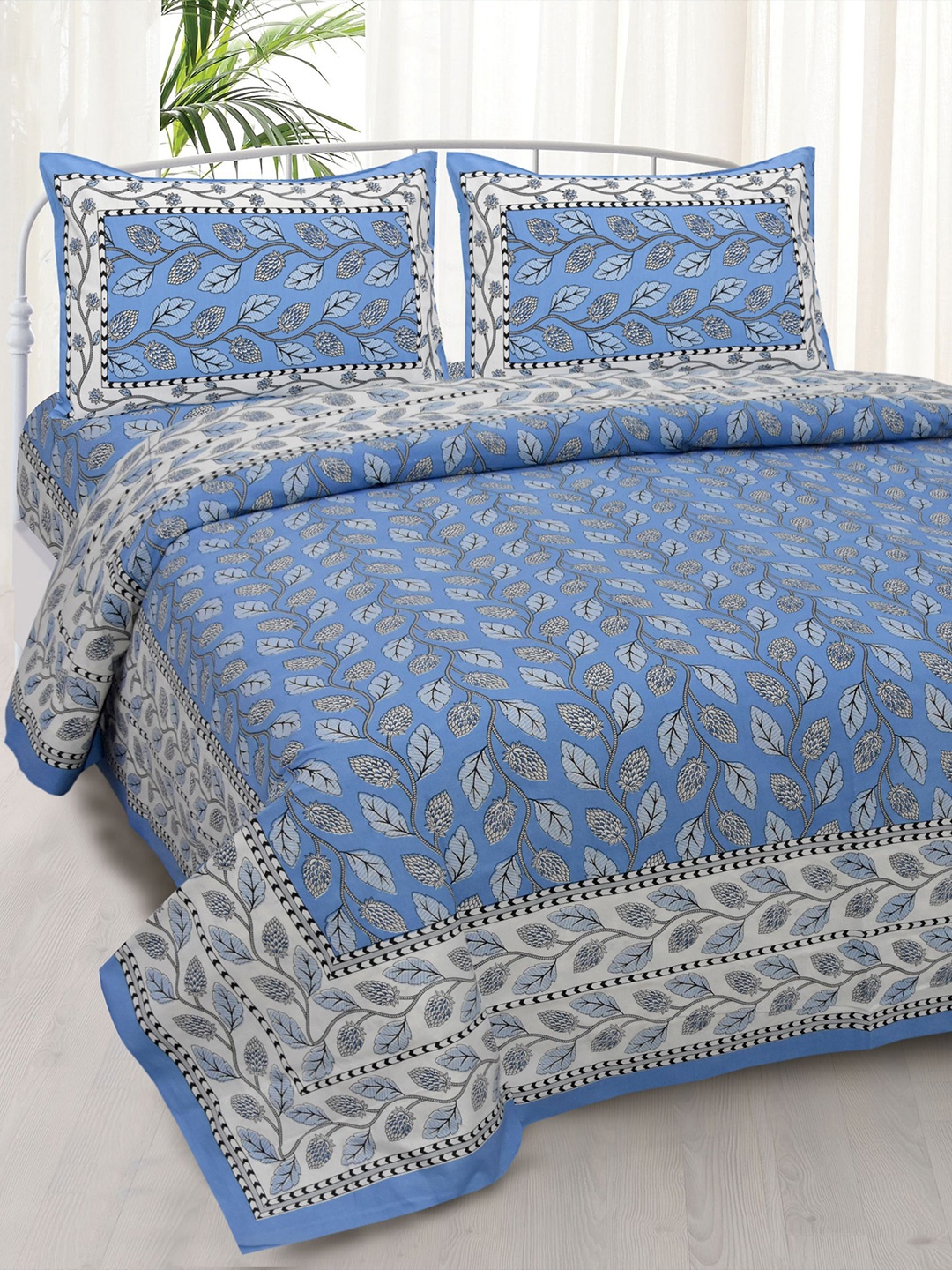 

EasyGoods Blue And White 300 TC Floral Cotton King Bedsheet With 2 Pillow Covers