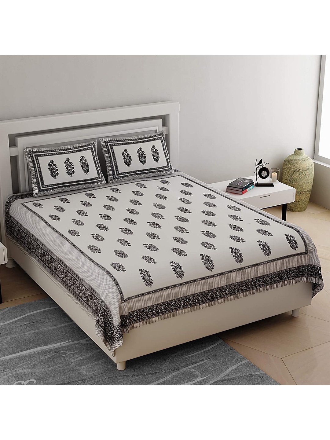 

EasyGoods White & Blue Floral 300 TC King Bedsheet with 2 Pillow Covers