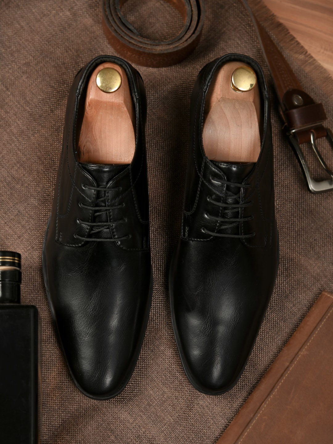 

ALBERTO MORENO Men Black Solid Formal Derbys