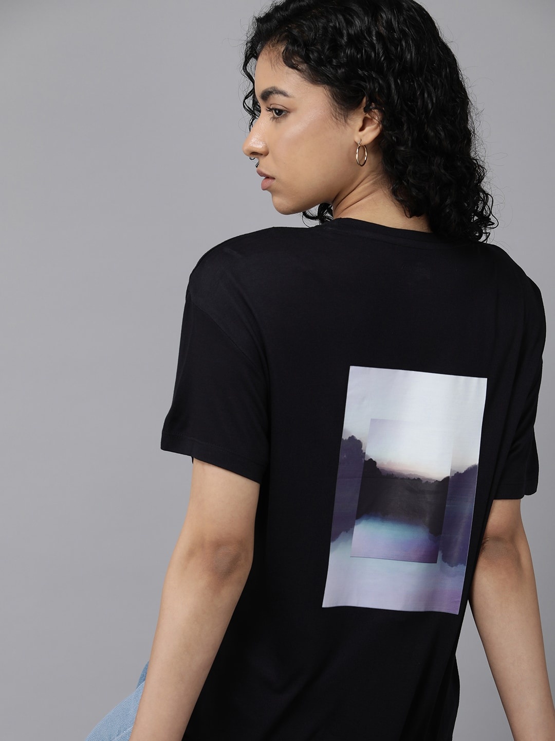 

Roadster The Lifestyle Co. Back Print Drop-Shoulder Sleeves T-shirt, Navy blue