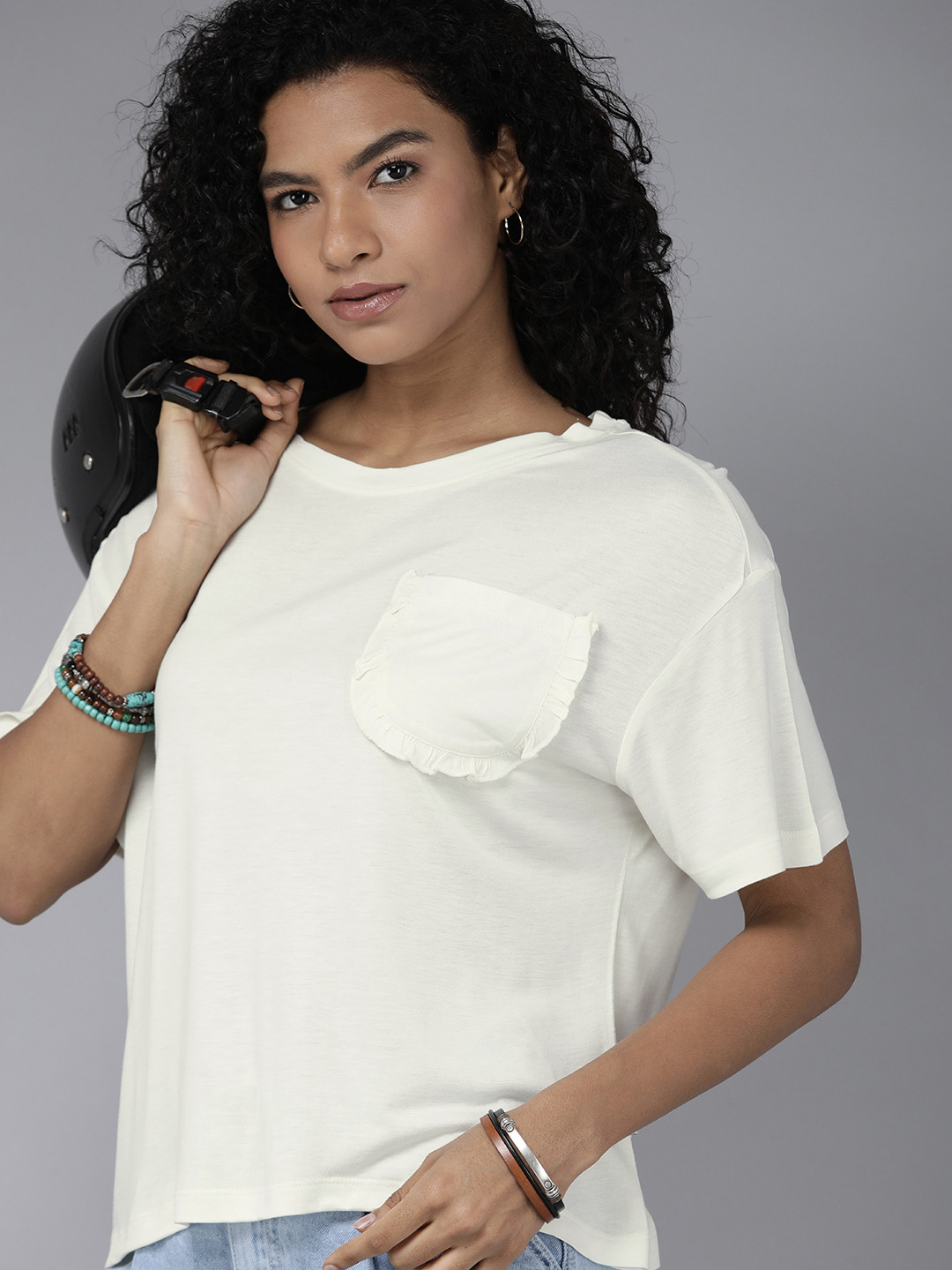 

The Roadster Lifestyle Co. Solid T-shirt with Ruffle Pocket Detailing, Off white