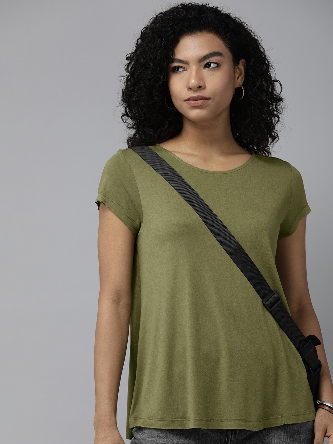 

The Roadster Life Co. Relaxed Fit Solid Round Neck Swing T-shirt, Olive