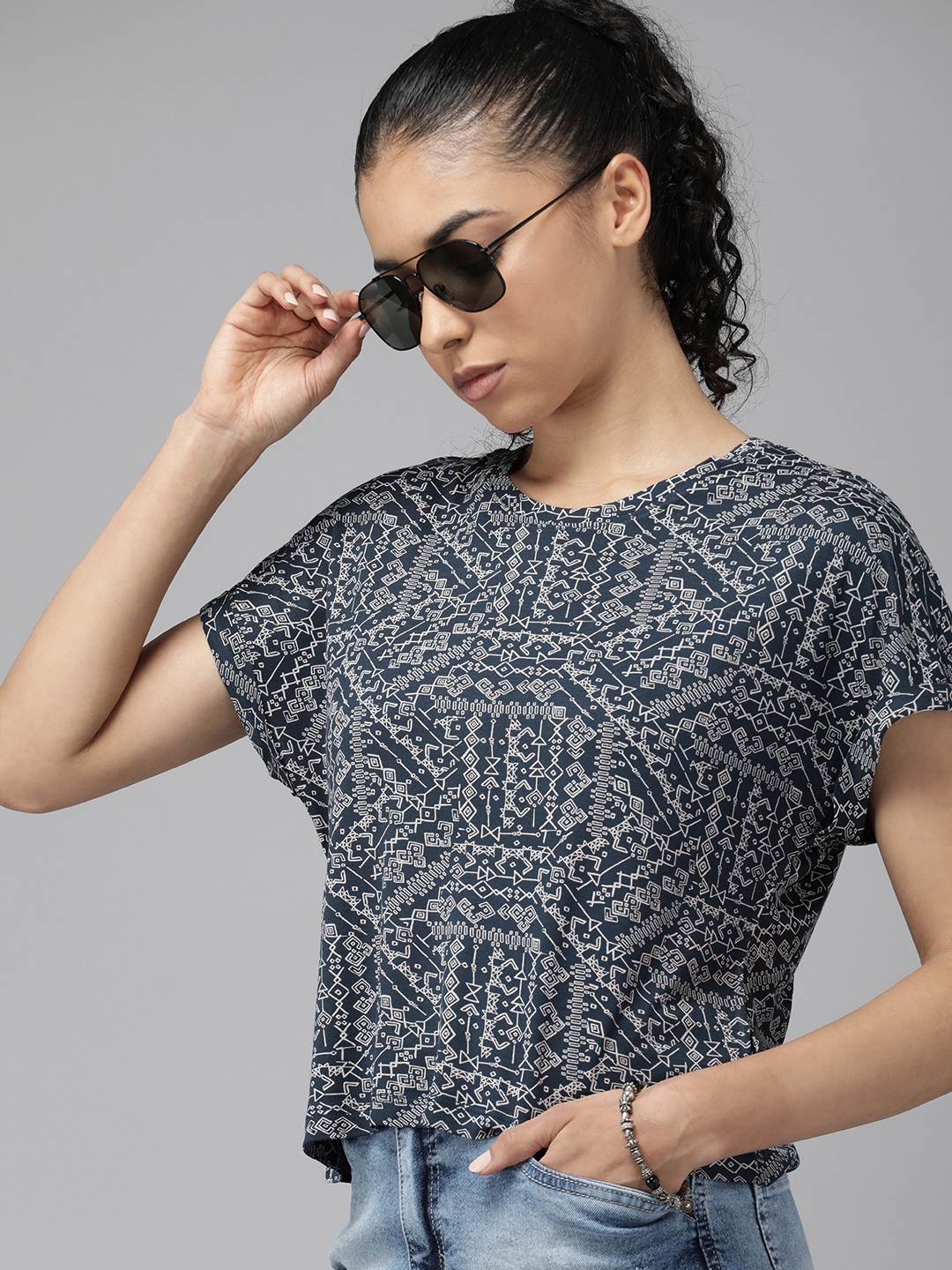 

The Roadster Lifestyle Co. Women Printed Extended Sleeves Boxy Fit Crop T-shirt, Navy blue