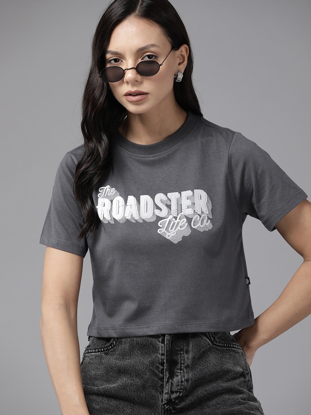 

The Roadster Lifestyle Co. Women Brand Logo Printed Crop T-shirt, Charcoal