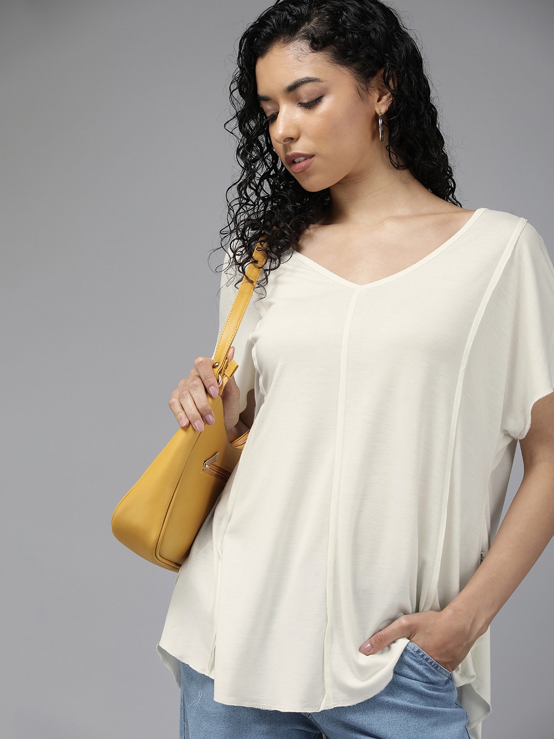 

The Roadster Lifestyle Co. Solid Extended Sleeves Top, Off white