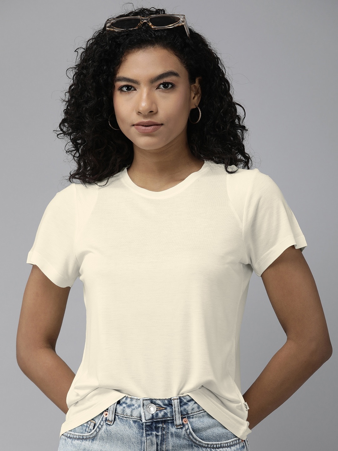 

The Roadster Life Co. Round Neck T-shirt, Cream