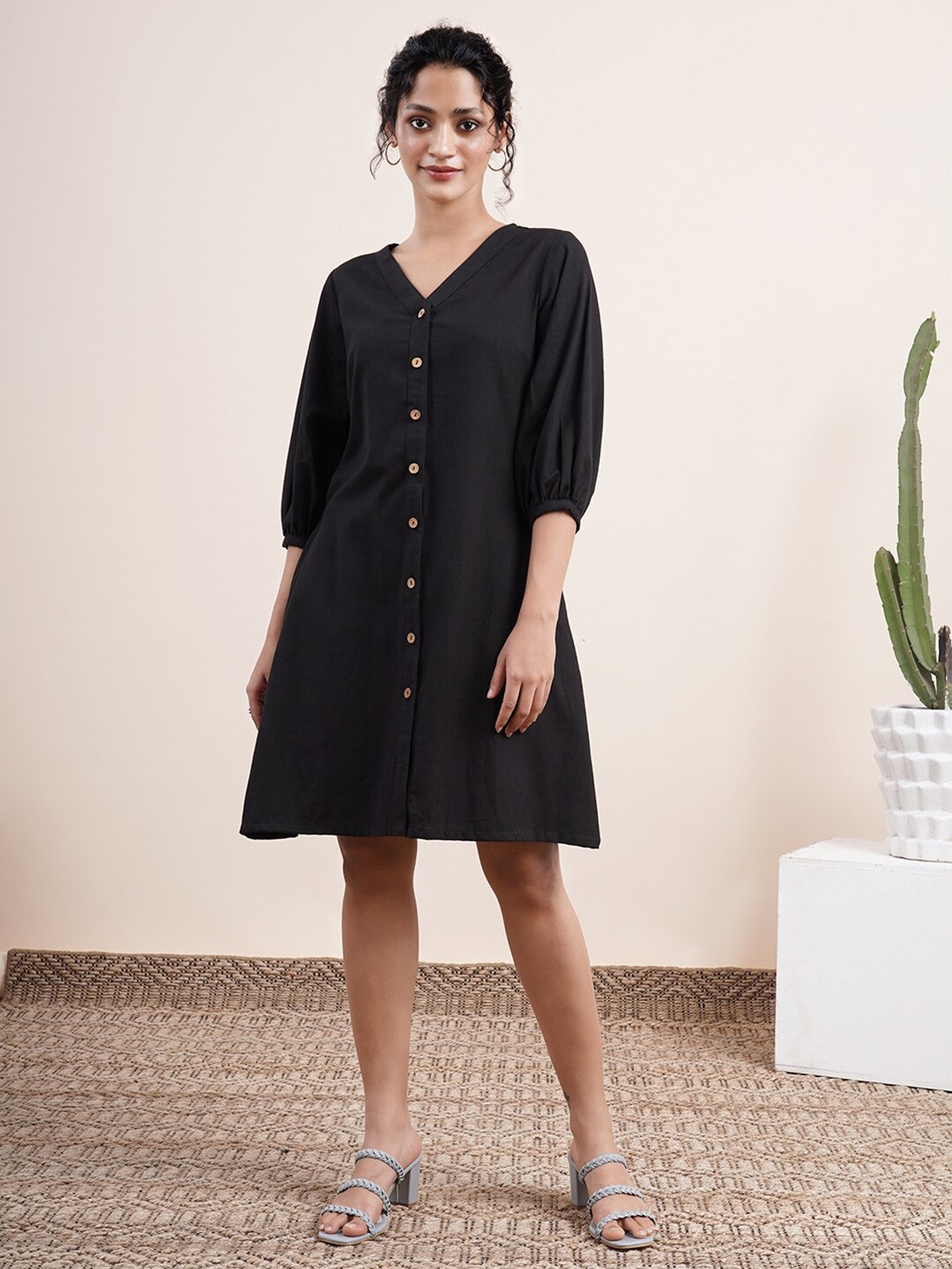 

Abhishti Women Black Solid V-Neck Buttoned Down A-Line Dress