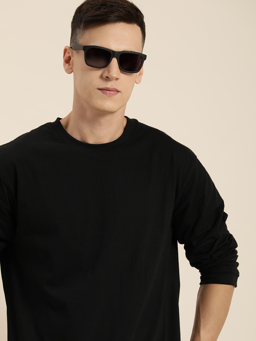 

Difference of Opinion Men Black Solid Pure Cotton Oversized T-shirt