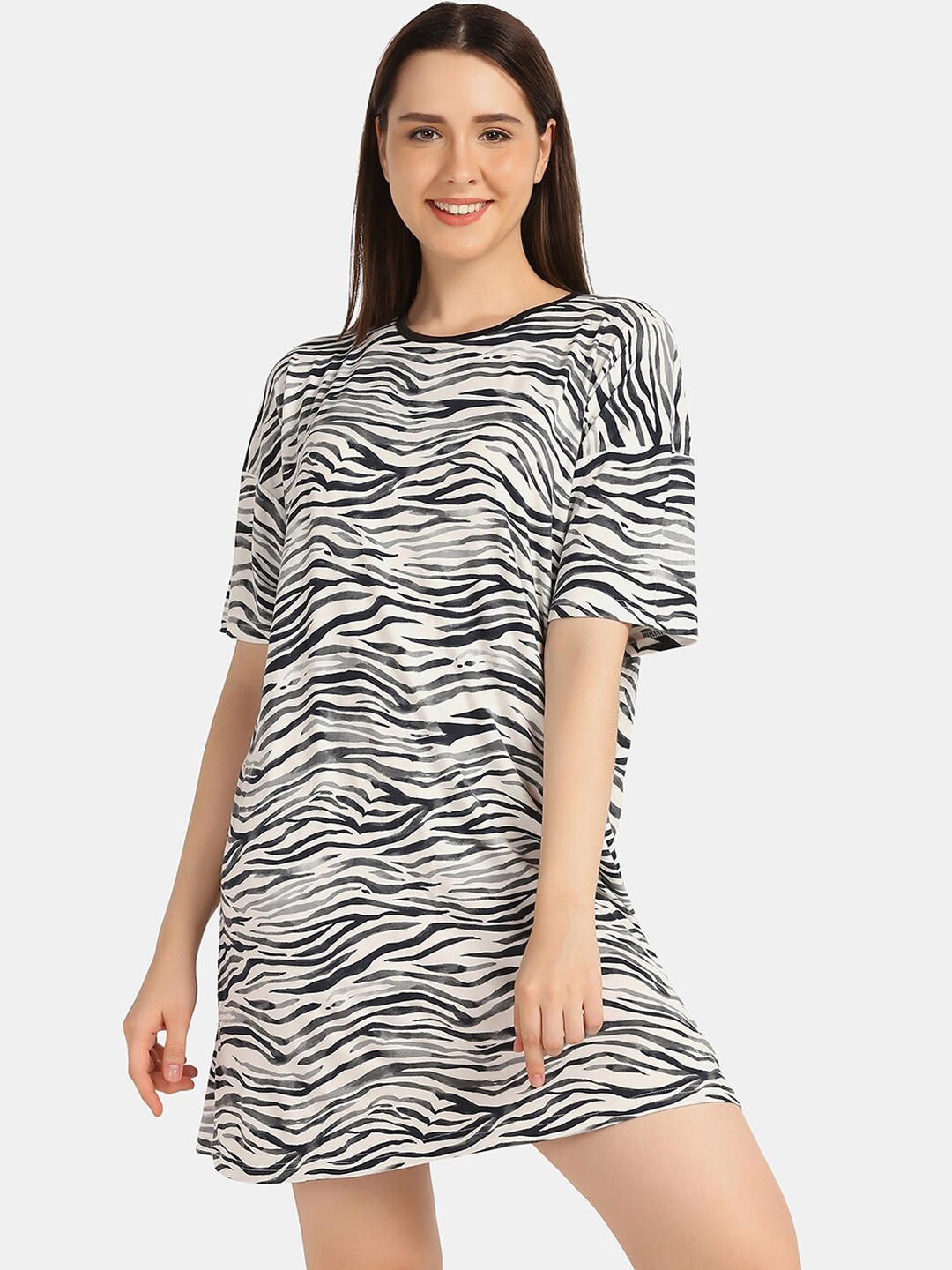

Da Intimo Women White & Black Printed Lounge Tshirts