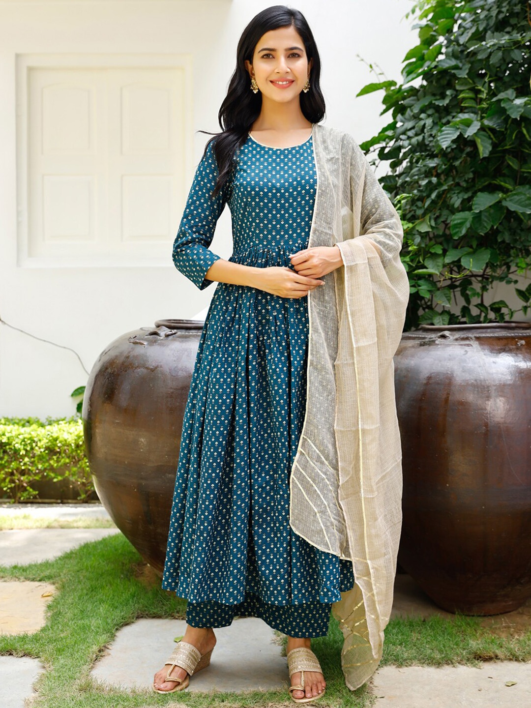 

Ambraee Women Blue Floral Printed Kurta with Trousers & With Dupatta