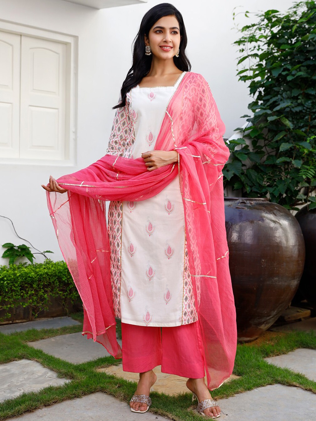 

Ambraee Women Pink Paisley Printed Kurta with Palazzos & With Dupatta