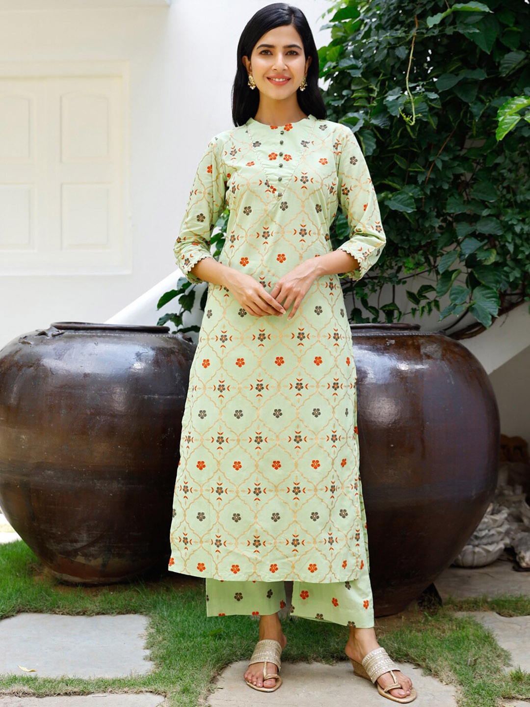 

Ambraee Women Green Printed Kurta with Trousers