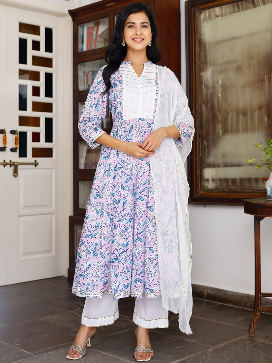 

Ambraee Women Lavender Floral Printed Kurta with Trouser & Dupatta