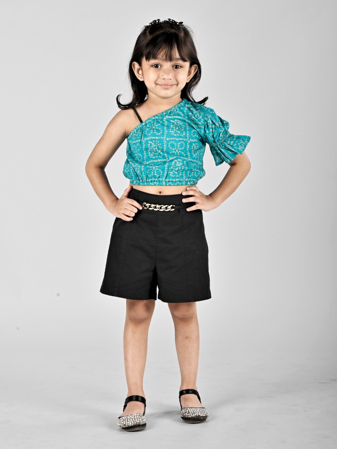 

Beyabella Girls Green & Black Printed Top with Shorts