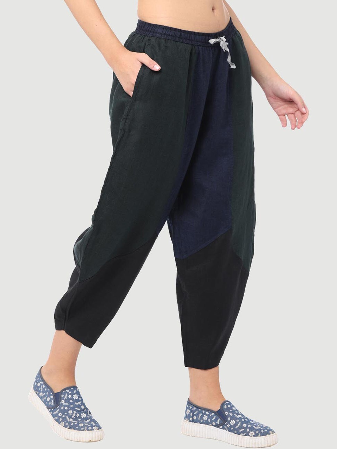 

Proyog Women Olive Green & Blue Loose Fit Pleated Jodhpuris Trousers