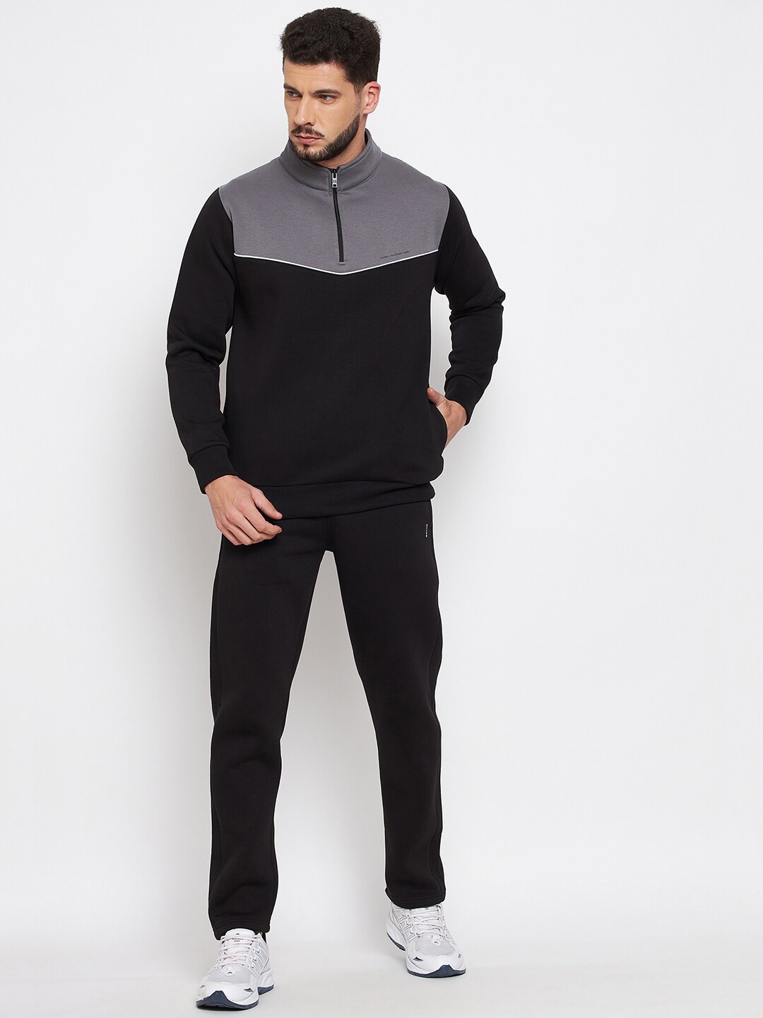 

Okane Men Black & Grey Colourblocked Tracksuits