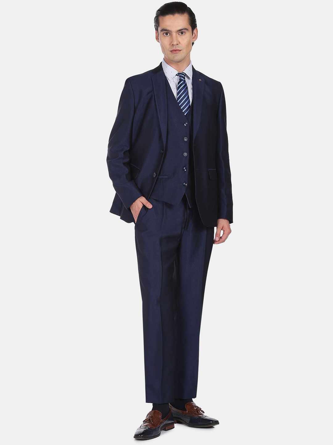 

Arrow Men Solid Regular-Fit Single-Breasted Three-Piece Formal Suit, Navy blue