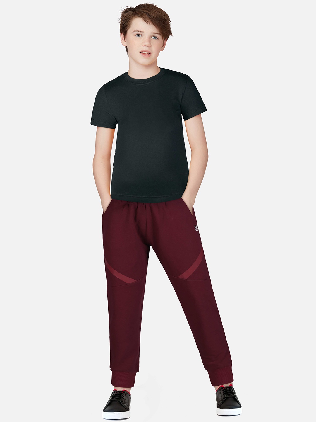 

Gini and Jony Boys Maroon Solid Cotton Jogger