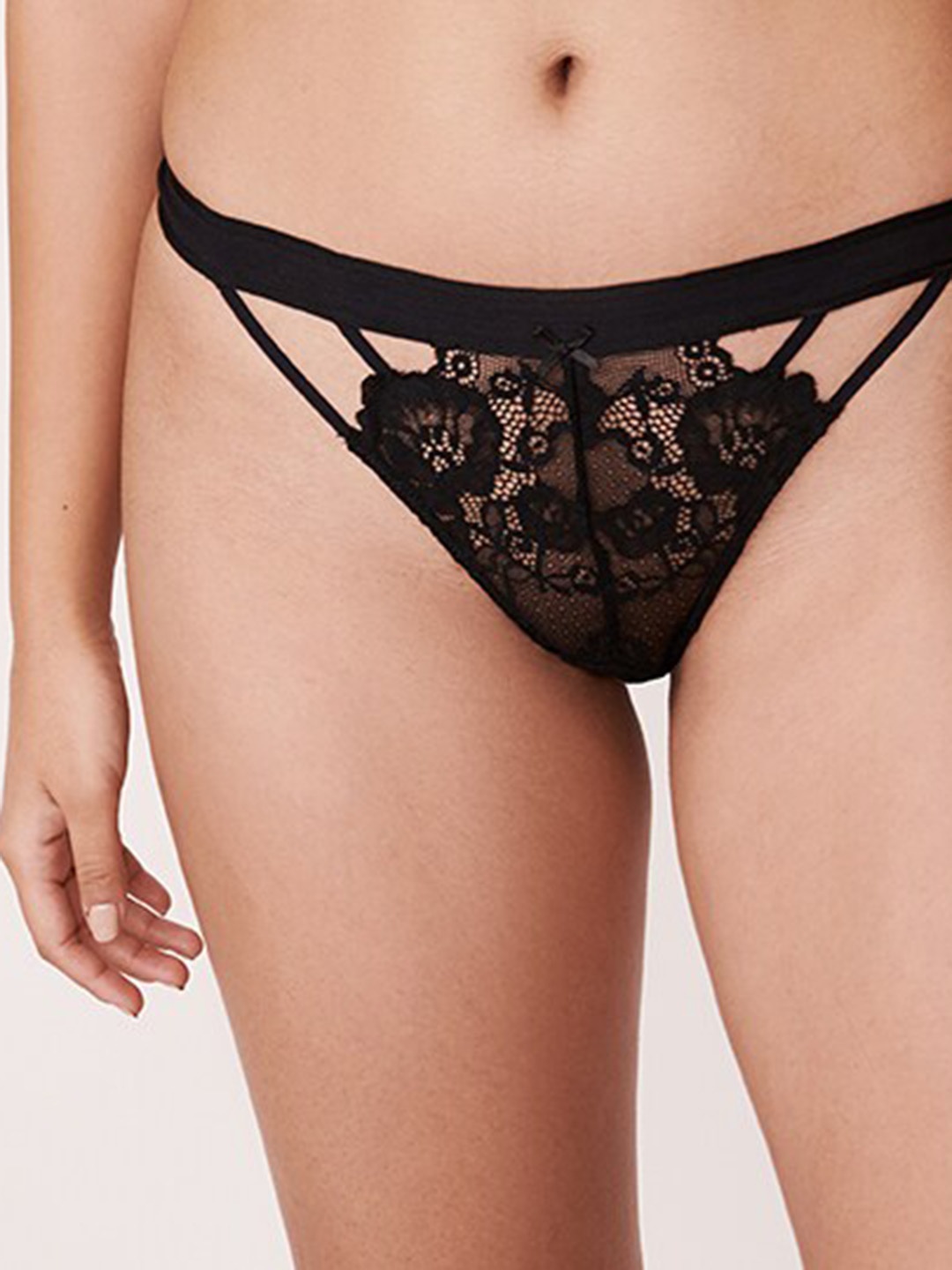 

La Vie en Rose Women Self Design Lace Thong Briefs, Black