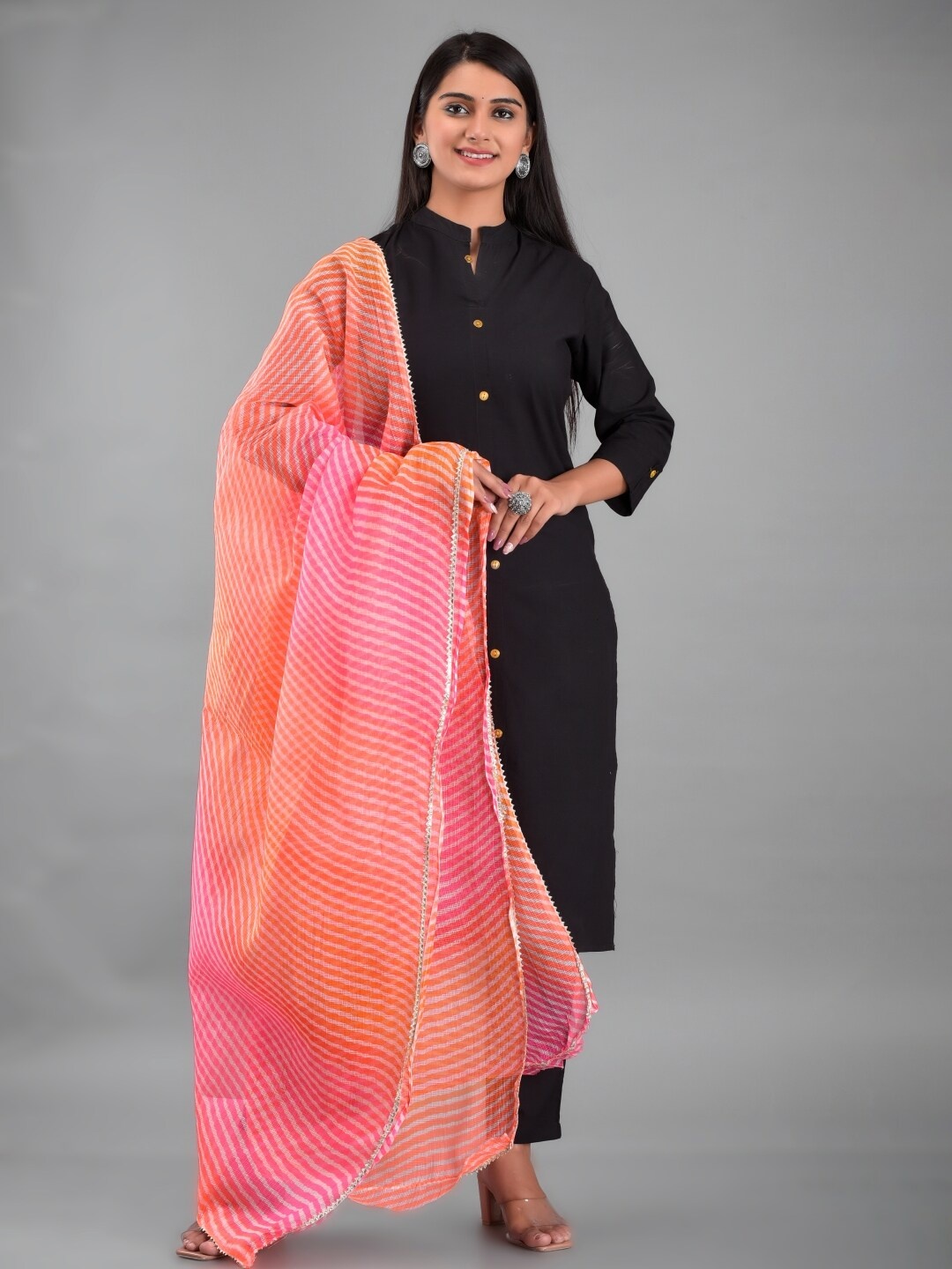 

Apratim Pink & Gold-Toned Printed Dupatta