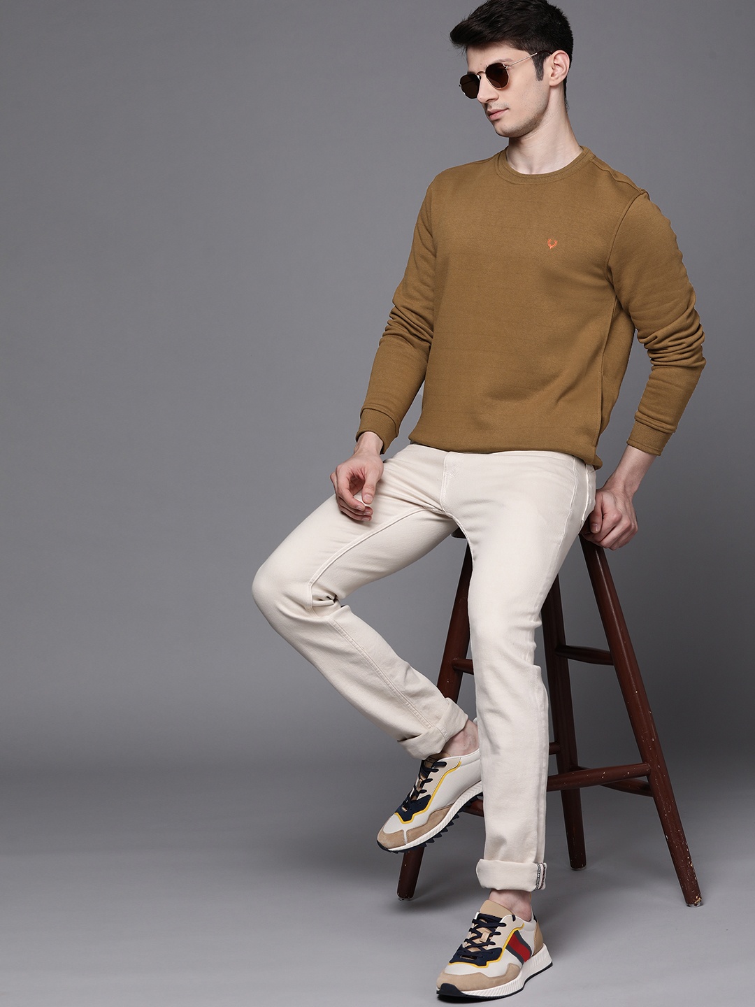 

Allen Solly Men Brown Solid Sweatshirt