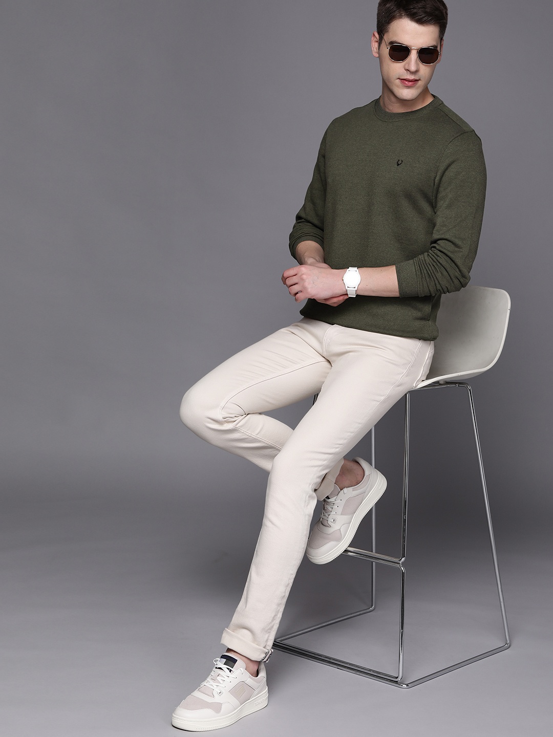 

Allen Solly Men Olive Green Solid Regular Fit Sweatshirt
