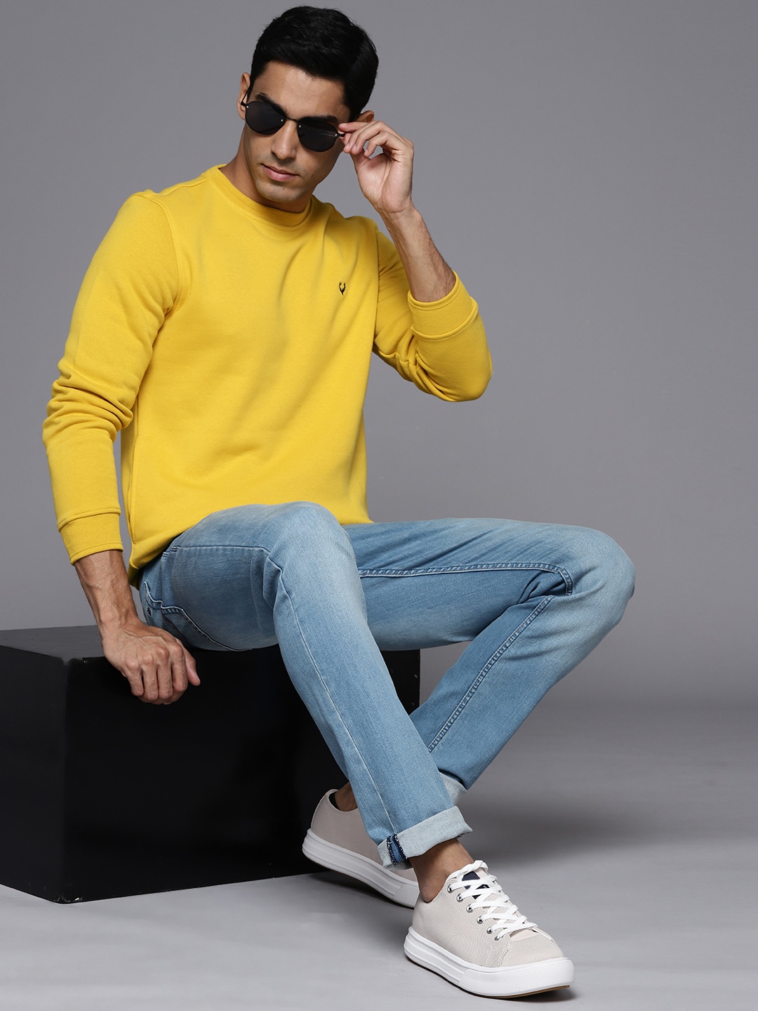 

Allen Solly Men Yellow Solid Sweatshirt