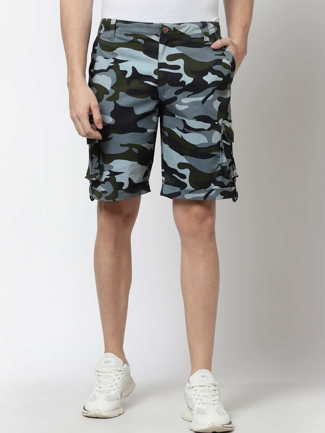 

KLOTTHE Men Grey Camouflage Printed Outdoor Cargo Shorts