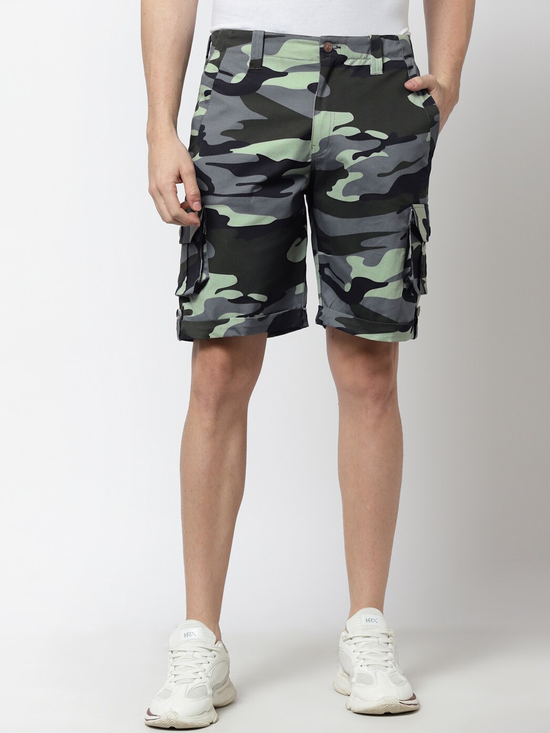 

KLOTTHE Men Grey & Green Camouflage Printed Rapid Dry Cargo Shorts