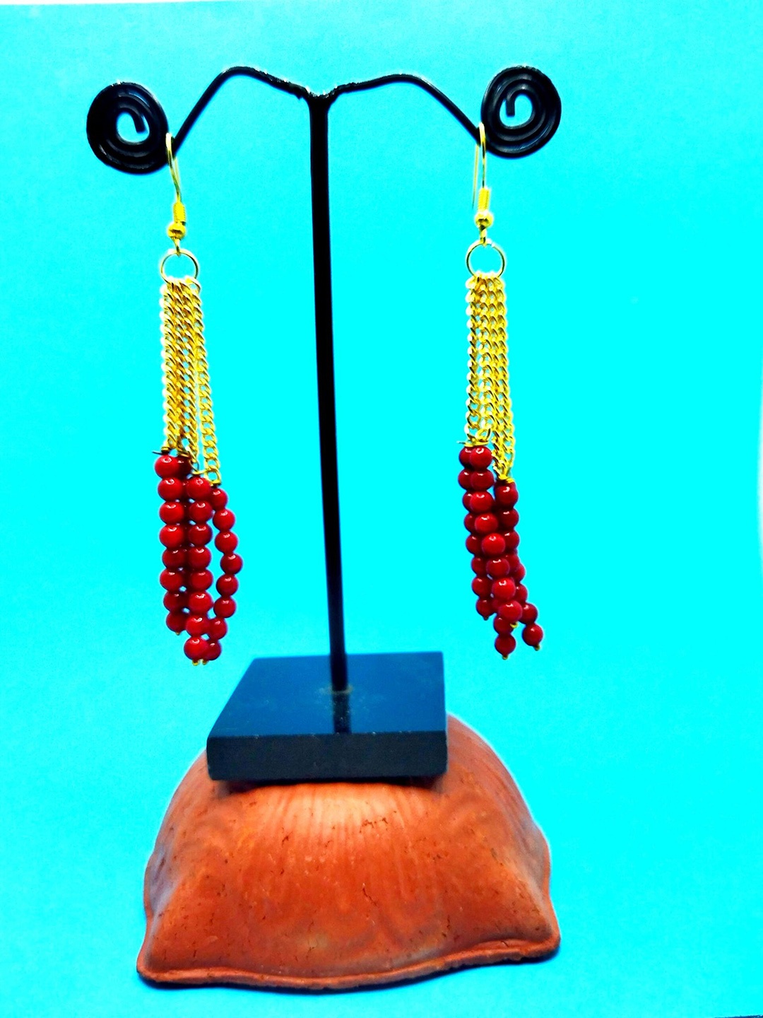 

Kshitij Jewels Women Red & Gold-Toned Contemporary Drop Earrings