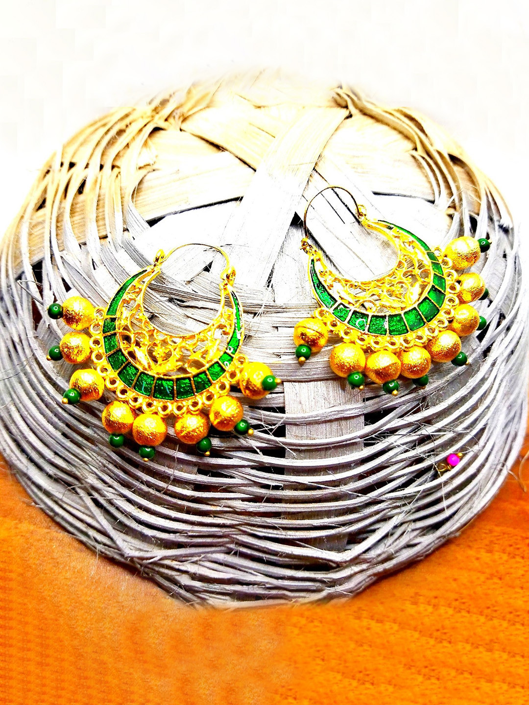 

Kshitij Jewels Women Gold-Toned & Green Circular Chandbalis Earrings