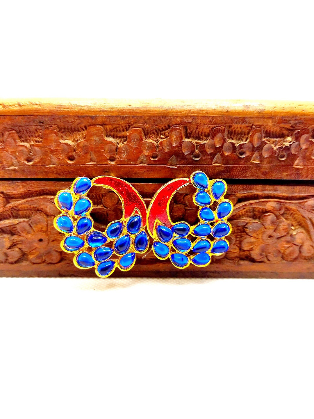 

Kshitij Jewels Women Red & Blue Peacock Shaped Studs Earrings