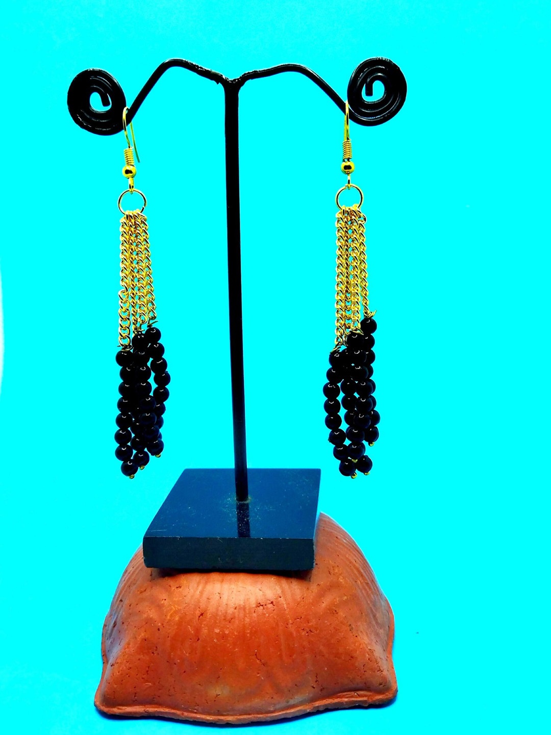 

Kshitij Jewels Women Gold-Toned & Black Contemporary Drop Earrings