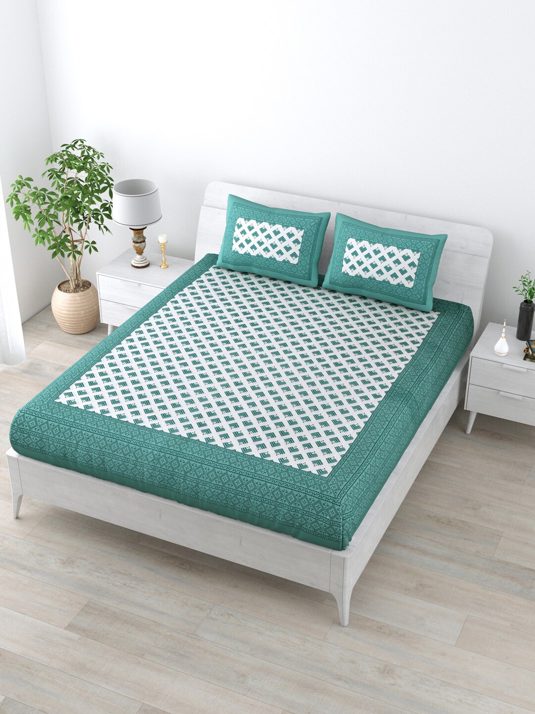 

LIVING ROOTS Green & White Geometric Cotton 144 TC Queen Bedsheet with 2 Pillow Covers