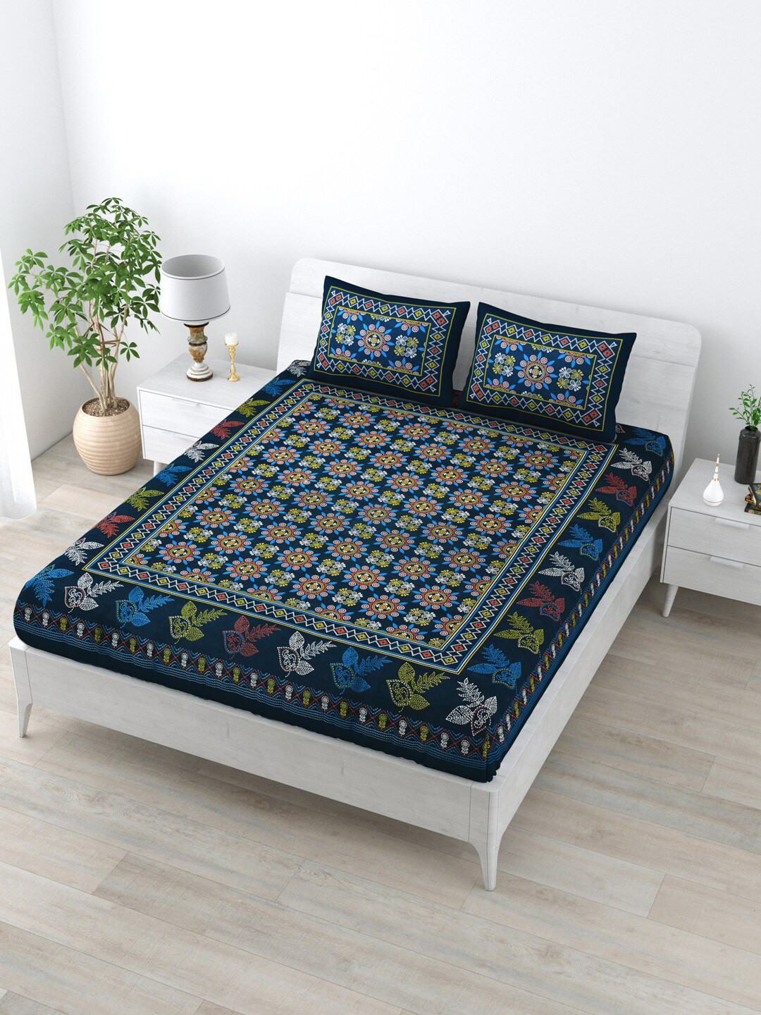 

LIVING ROOTS Navy Blue & Blue Floral Printed 144 TC Queen Bedsheet with 2 Pillow Covers