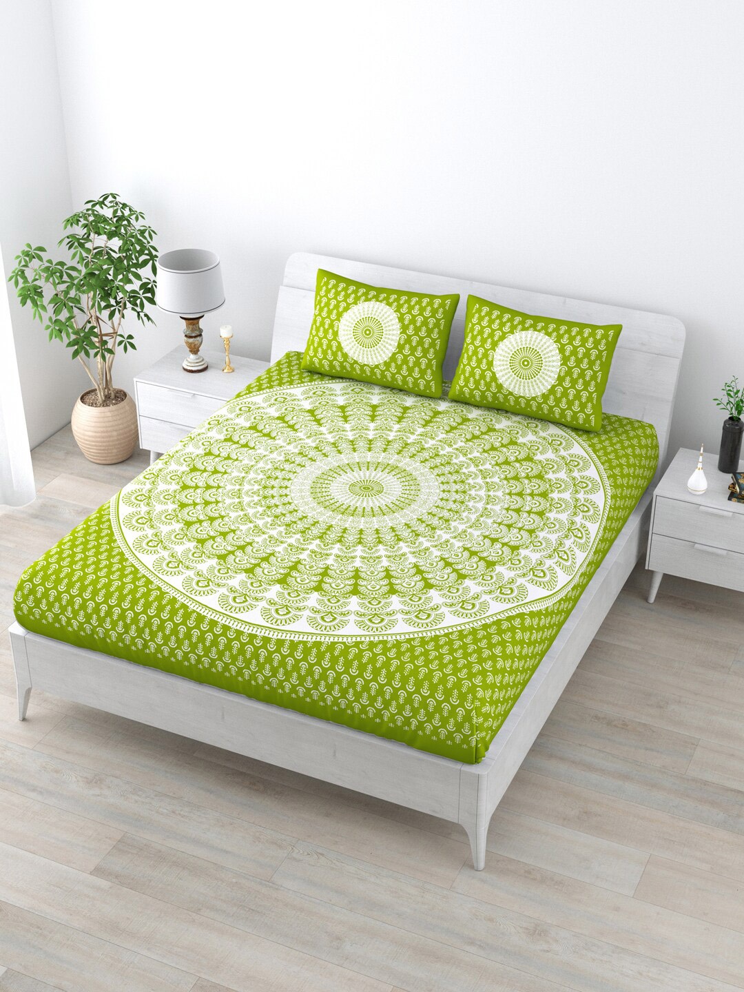 

LIVING ROOTS Green & White Cotton Floral 144 TC Queen Bedsheet with 2 Pillow Covers